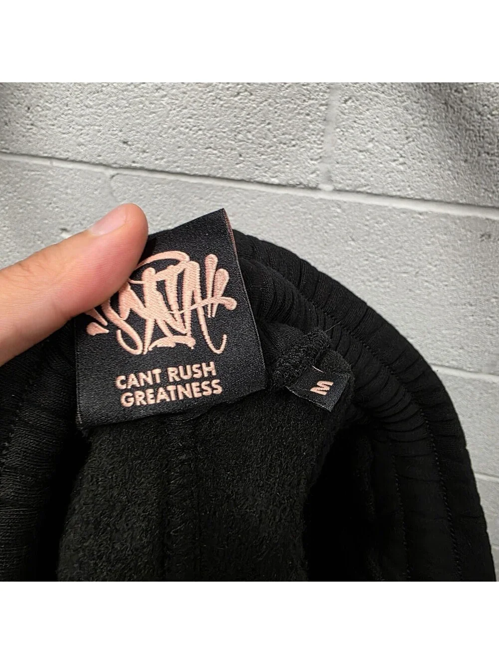 SYNA World Can’t Rush Greatness Sweatpants M Side Ankle Zips. Black